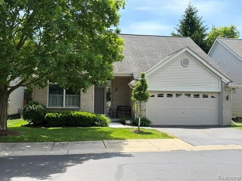 5523 Ashby Court Waterford Charter Township MI 48327