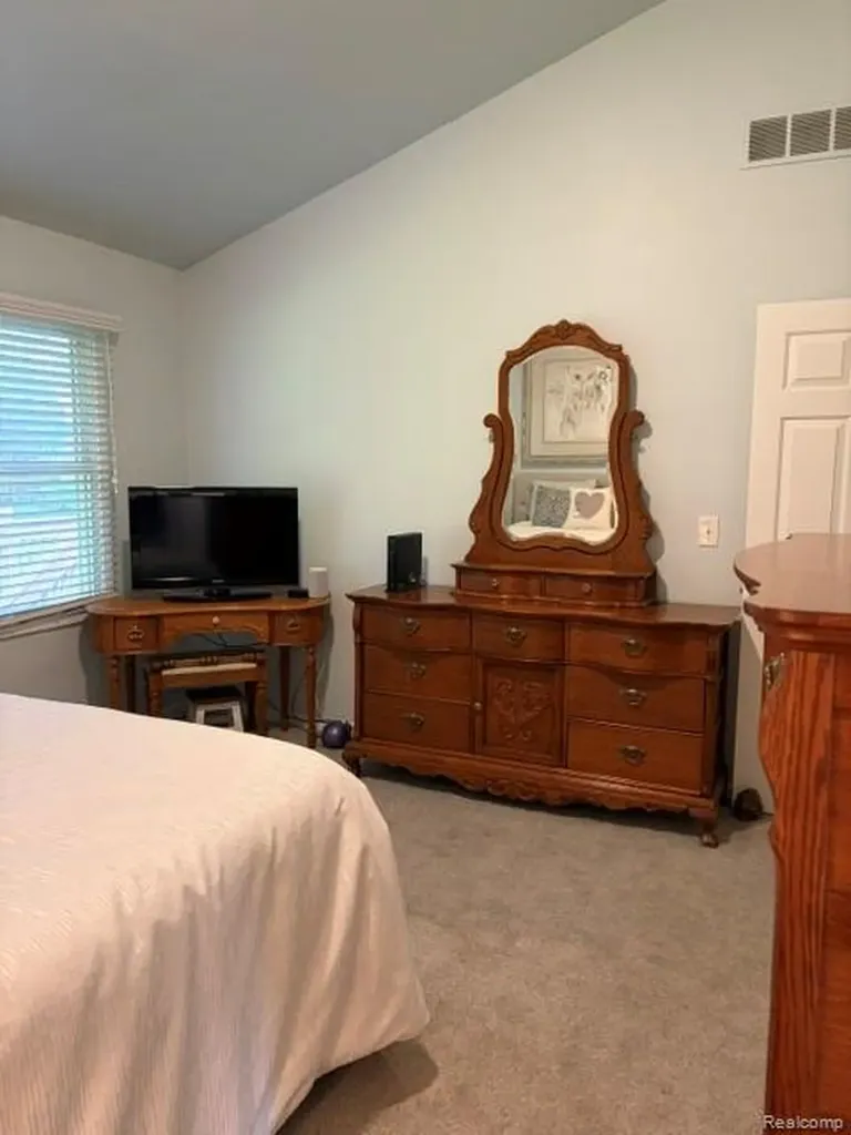 5523 Ashby Court Waterford Charter Township MI 48327