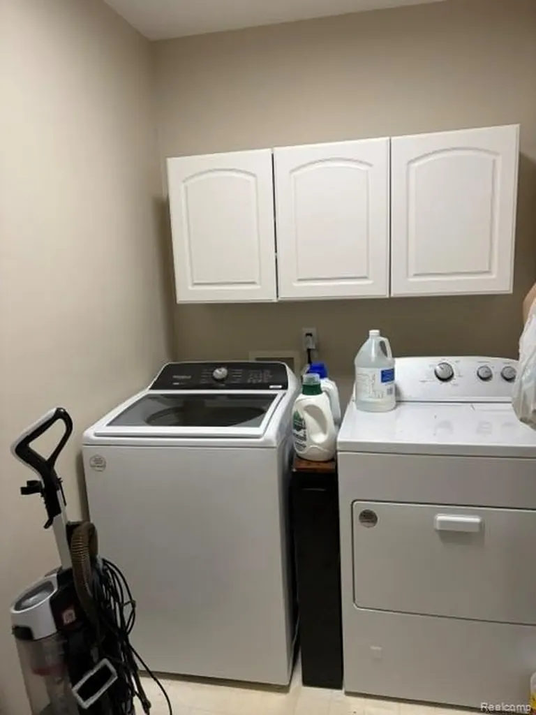 5523 Ashby Court Waterford Charter Township MI 48327