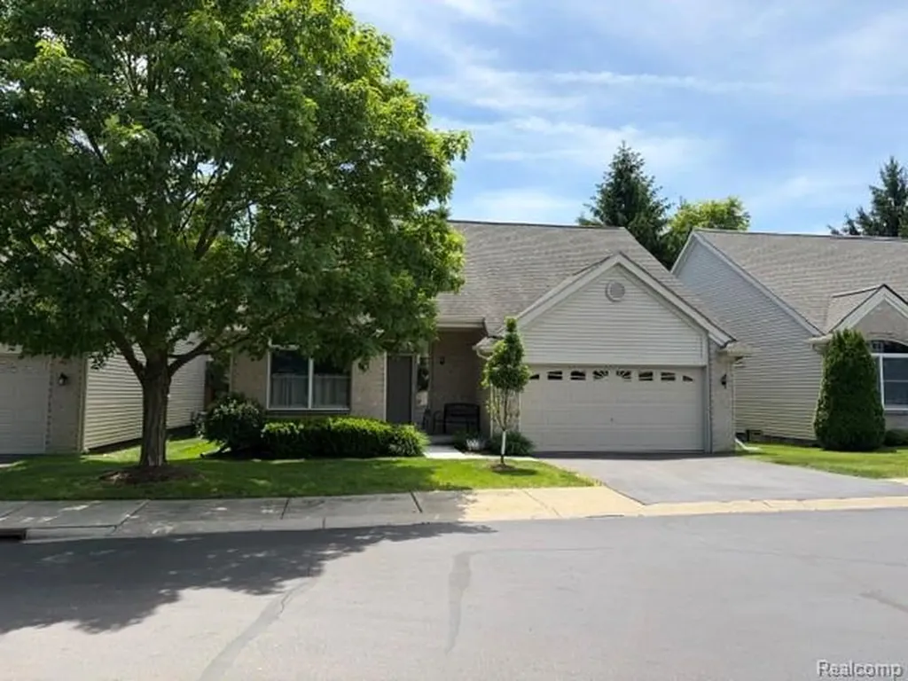 5523 Ashby Court Waterford Charter Township MI 48327