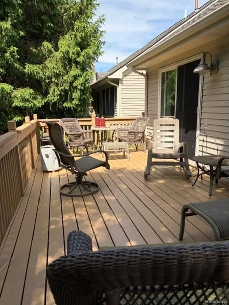 5523 Ashby Court Waterford Charter Township MI 48327