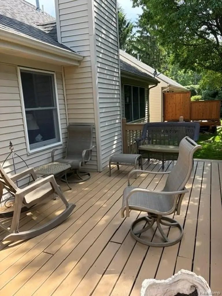 5523 Ashby Court Waterford Charter Township MI 48327