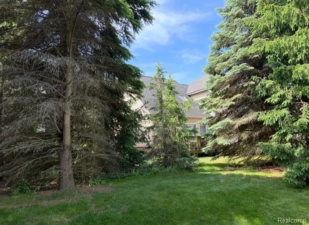 5523 Ashby Court Waterford Charter Township MI 48327