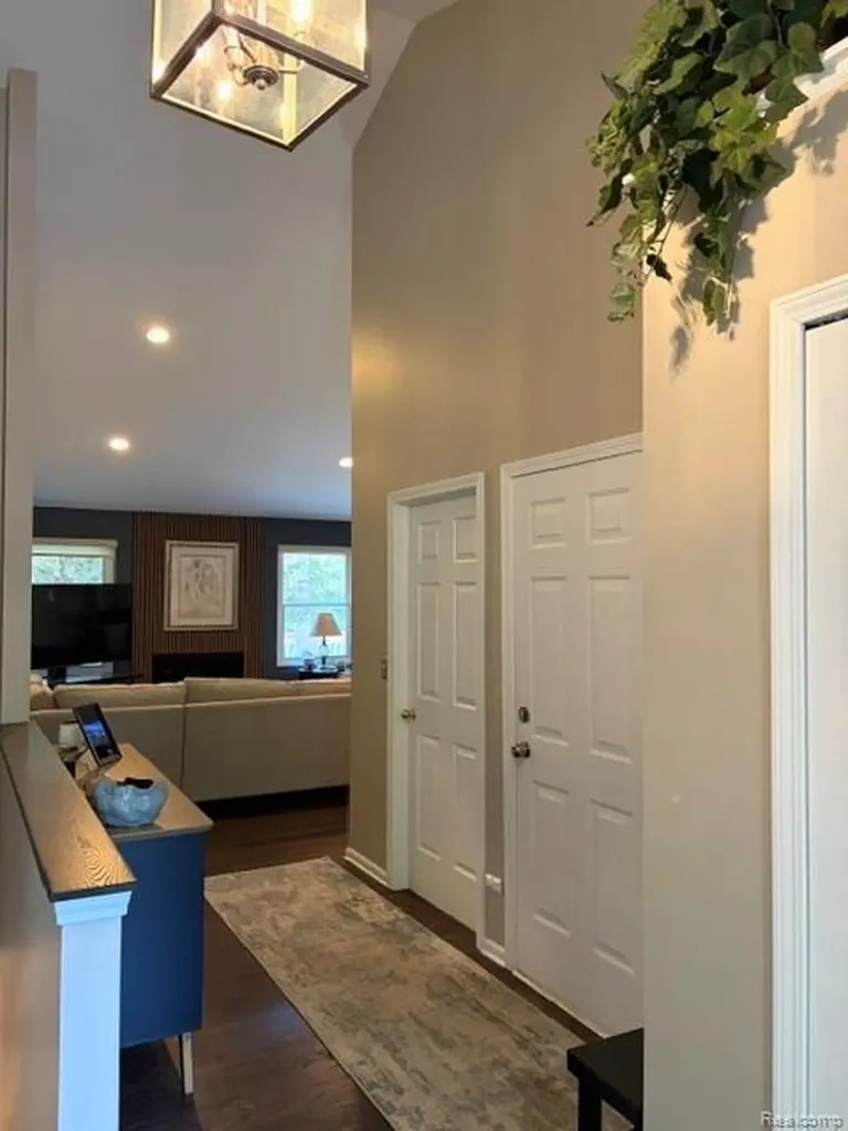 5523 Ashby Court Waterford Charter Township MI 48327