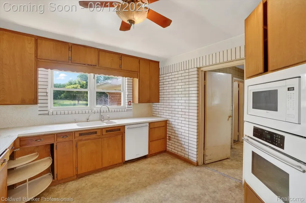 8245 Fenton Road Grand Blanc Charter Township MI 48439