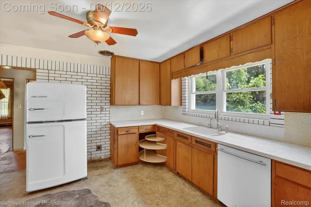 8245 Fenton Road Grand Blanc Charter Township MI 48439