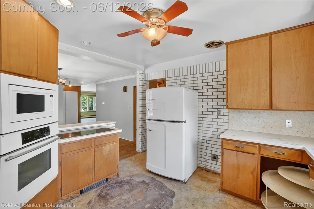 8245 Fenton Road Grand Blanc Charter Township MI 48439