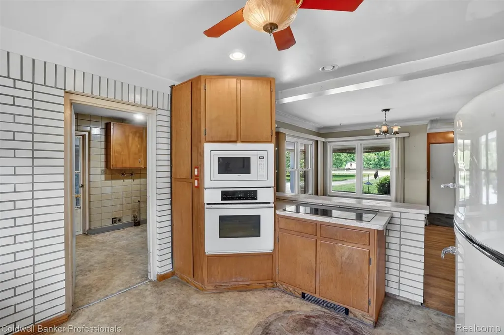 8245 Fenton Road Grand Blanc Charter Township MI 48439