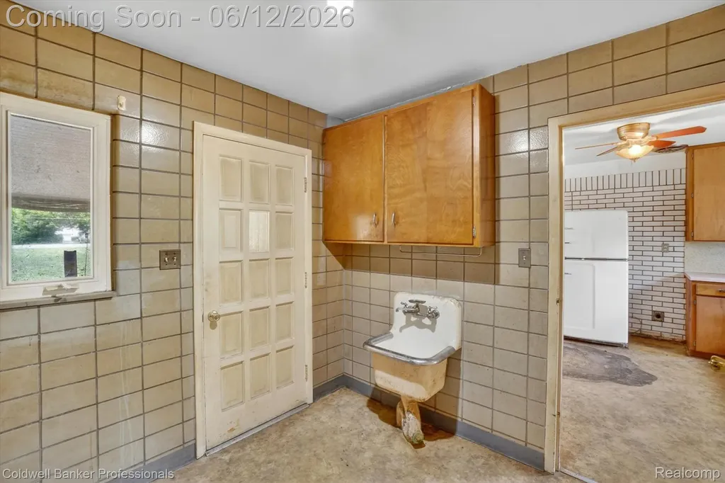 8245 Fenton Road Grand Blanc Charter Township MI 48439