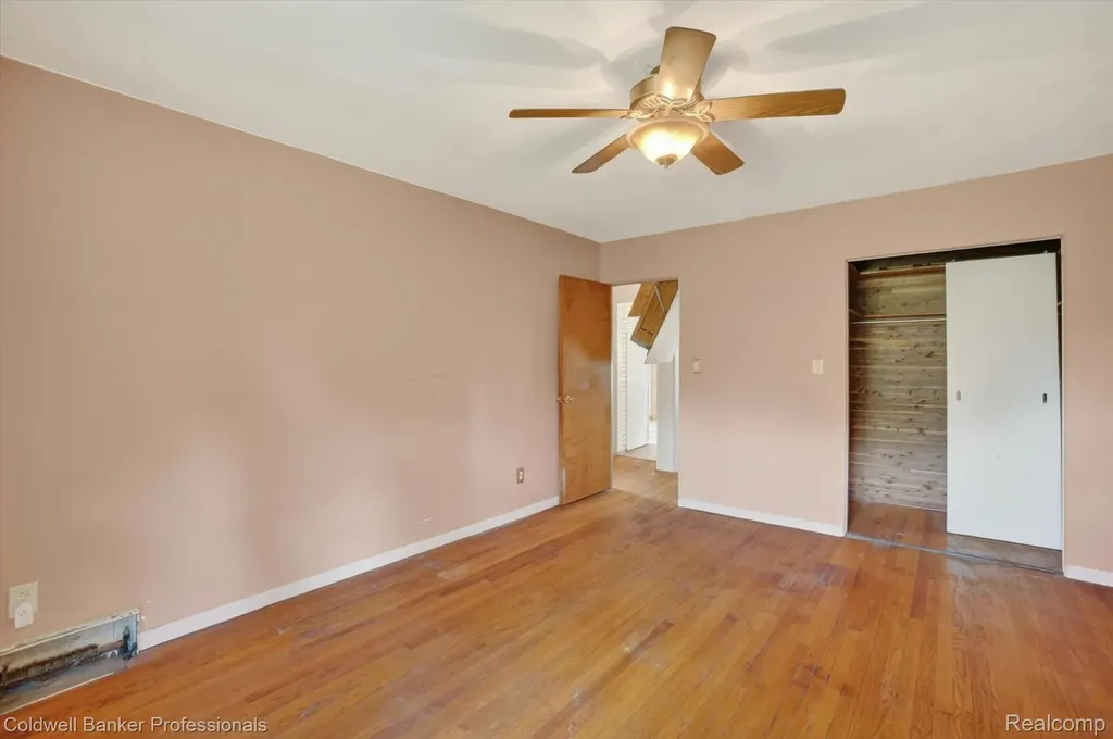 8245 Fenton Road Grand Blanc Charter Township MI 48439