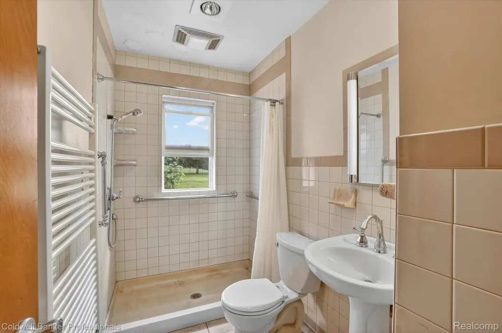 8245 Fenton Road Grand Blanc Charter Township MI 48439