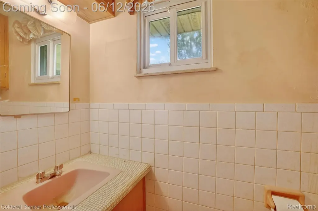 8245 Fenton Road Grand Blanc Charter Township MI 48439