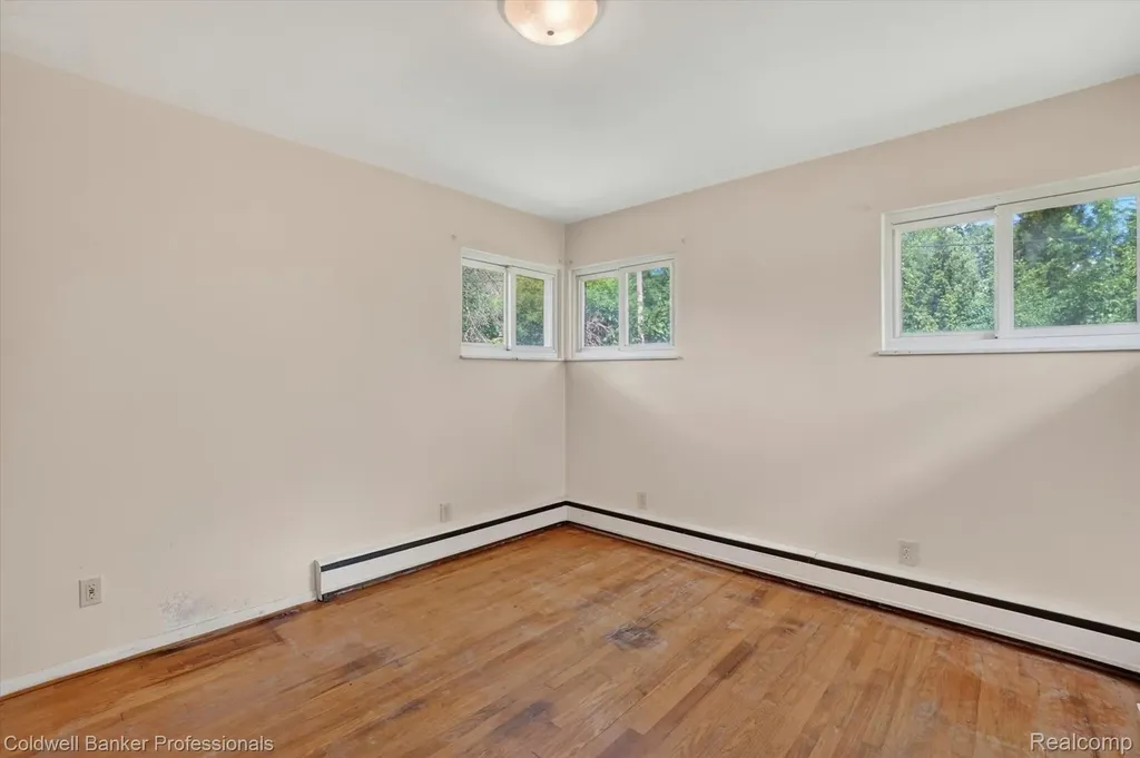 8245 Fenton Road Grand Blanc Charter Township MI 48439