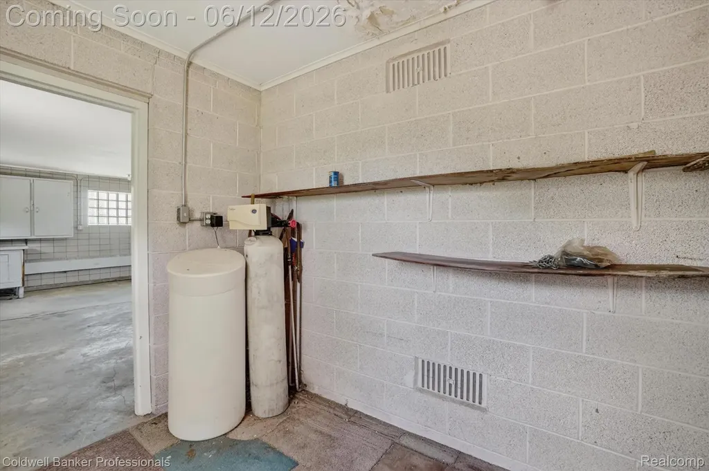 8245 Fenton Road Grand Blanc Charter Township MI 48439