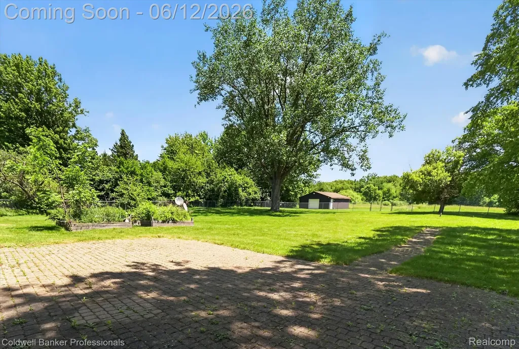 8245 Fenton Road Grand Blanc Charter Township MI 48439