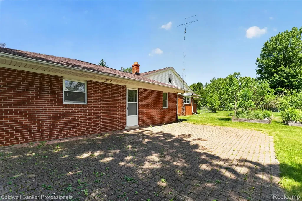 8245 Fenton Road Grand Blanc Charter Township MI 48439