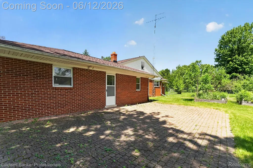 8245 Fenton Road Grand Blanc Charter Township MI 48439