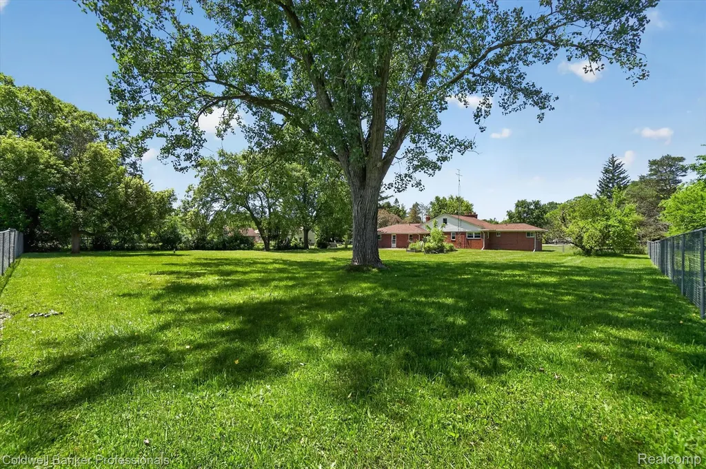 8245 Fenton Road Grand Blanc Charter Township MI 48439