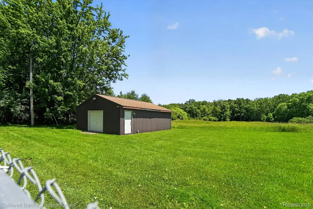 8245 Fenton Road Grand Blanc Charter Township MI 48439