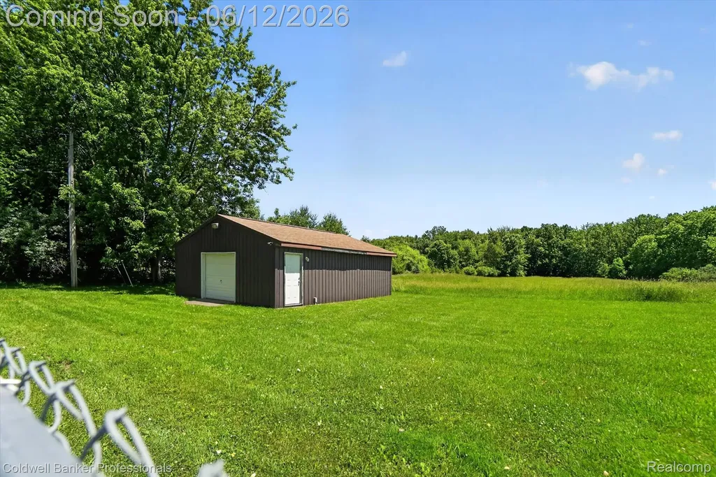 8245 Fenton Road Grand Blanc Charter Township MI 48439