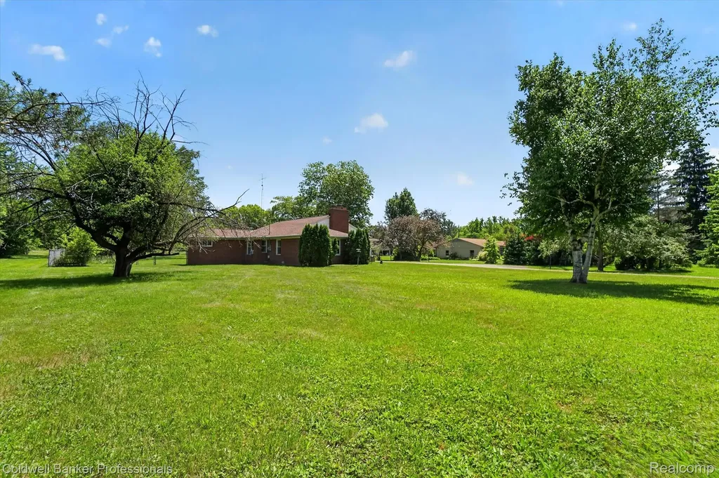 8245 Fenton Road Grand Blanc Charter Township MI 48439
