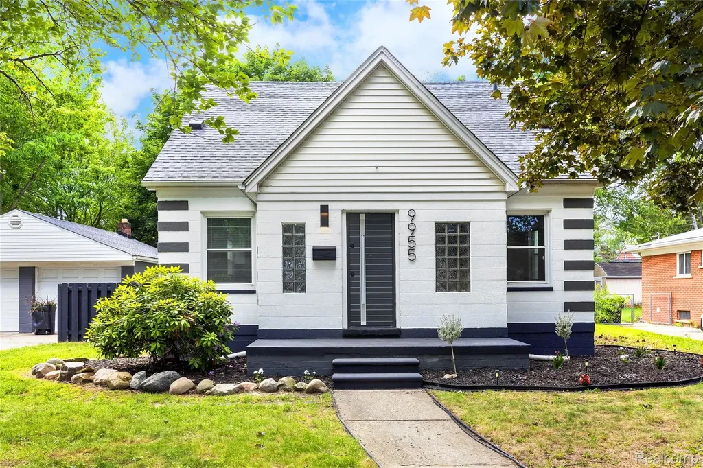 9955 Arnold Redford Charter Township MI 48239
