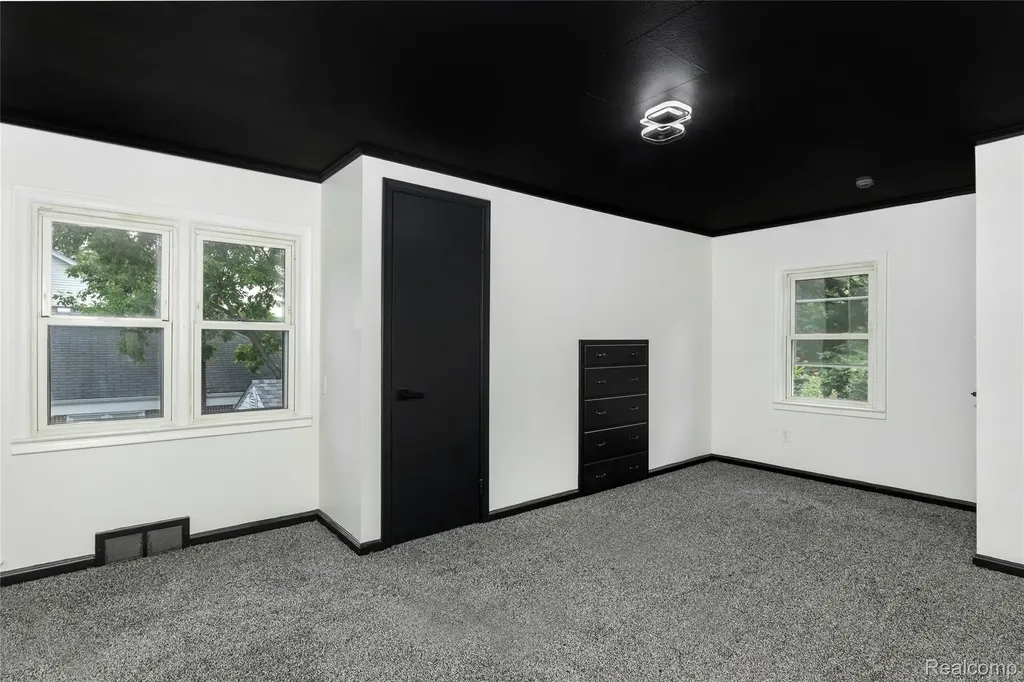 9955 Arnold Redford Charter Township MI 48239