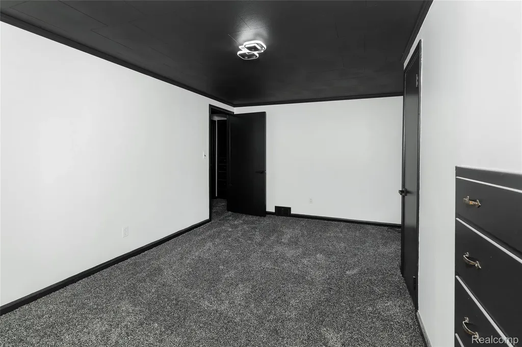 9955 Arnold Redford Charter Township MI 48239
