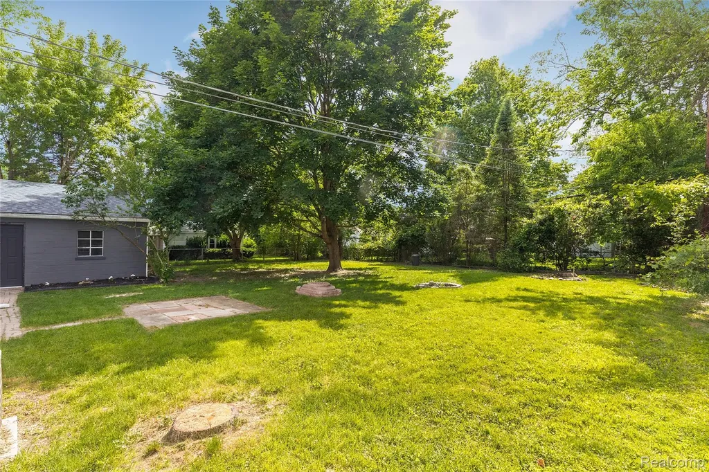 9955 Arnold Redford Charter Township MI 48239