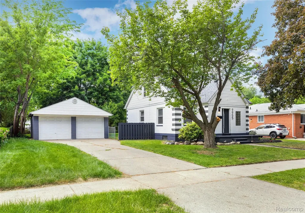 9955 Arnold Redford Charter Township MI 48239