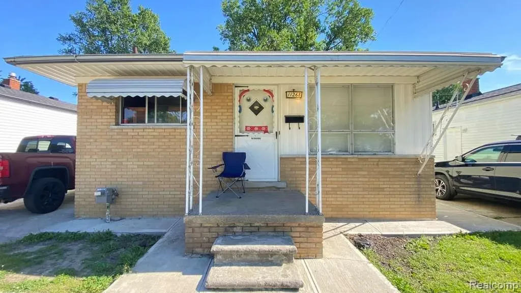 11268 Jewett Avenue Warren City MI 48089