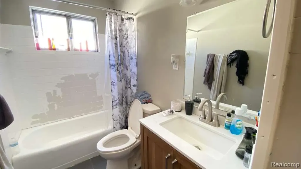 11268 Jewett Avenue Warren City MI 48089