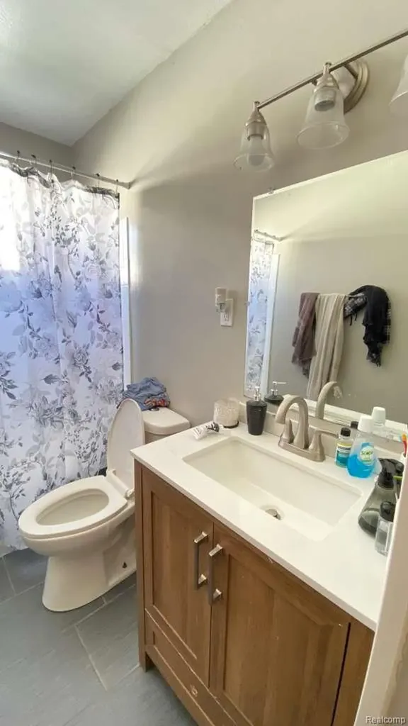 11268 Jewett Avenue Warren City MI 48089