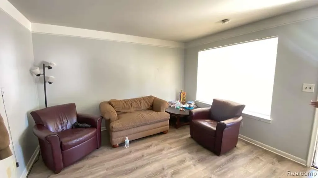 11268 Jewett Avenue Warren City MI 48089