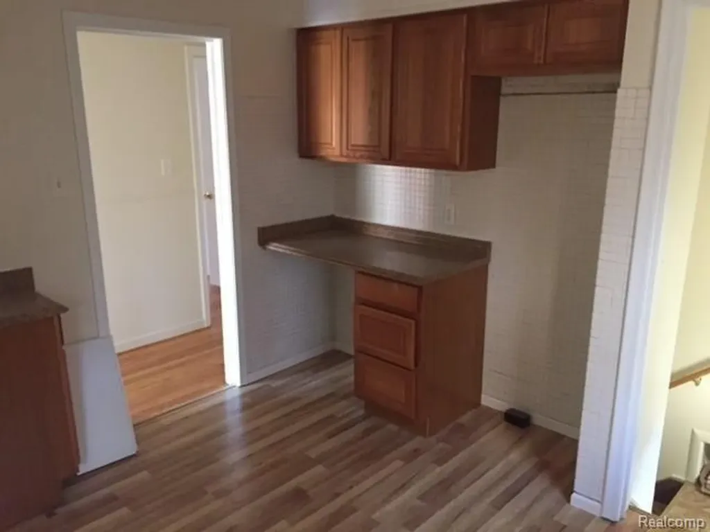 9554 Hazelton Redford Charter Township MI 48239