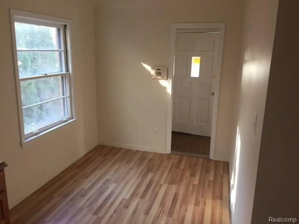 9554 Hazelton Redford Charter Township MI 48239