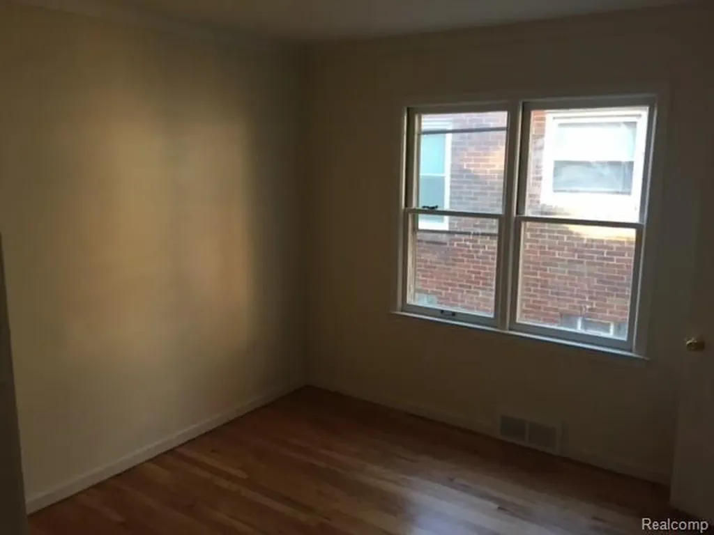 9554 Hazelton Redford Charter Township MI 48239