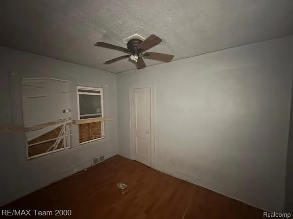 14203 Roselawn Street Detroit City MI 48238