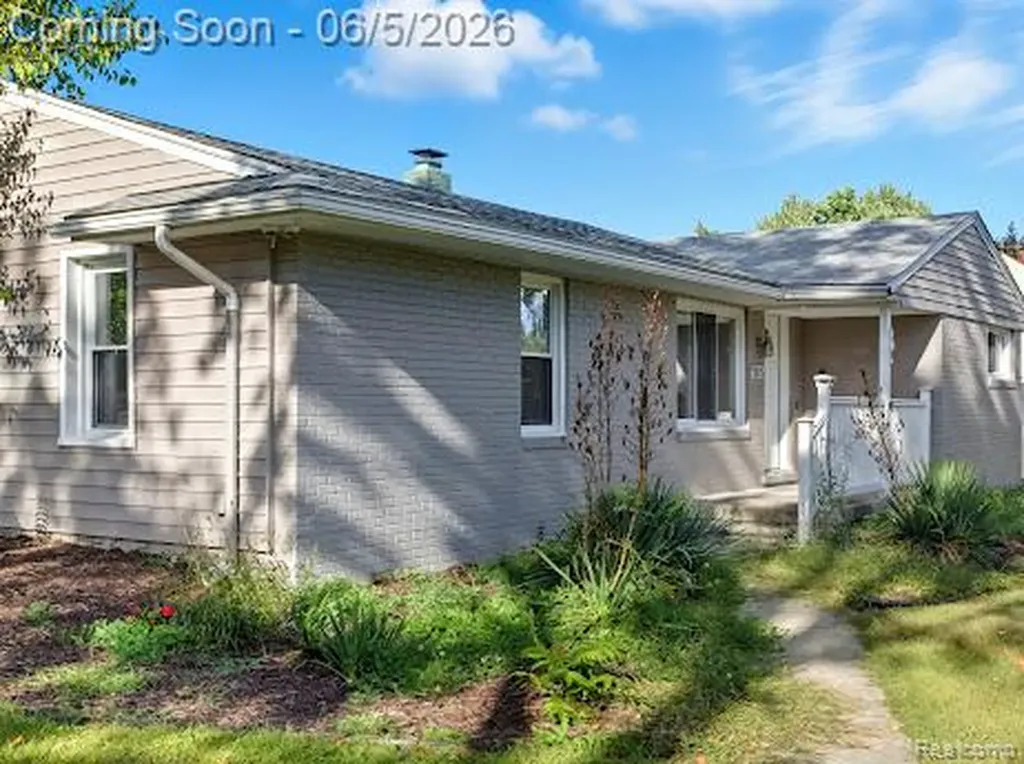 2075 Gulliver Drive Troy City MI 48085