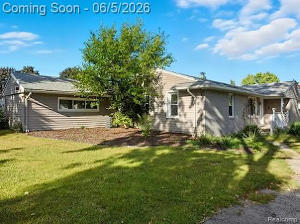 2075 Gulliver Drive Troy City MI 48085