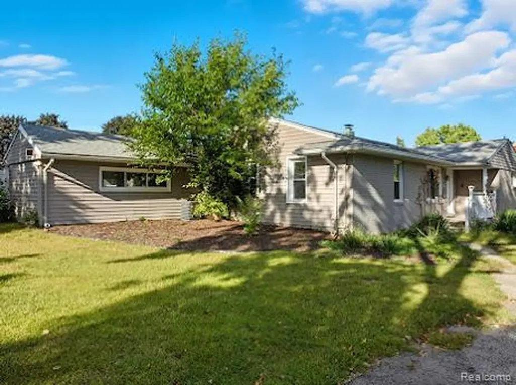 2075 Gulliver Drive Troy City MI 48085