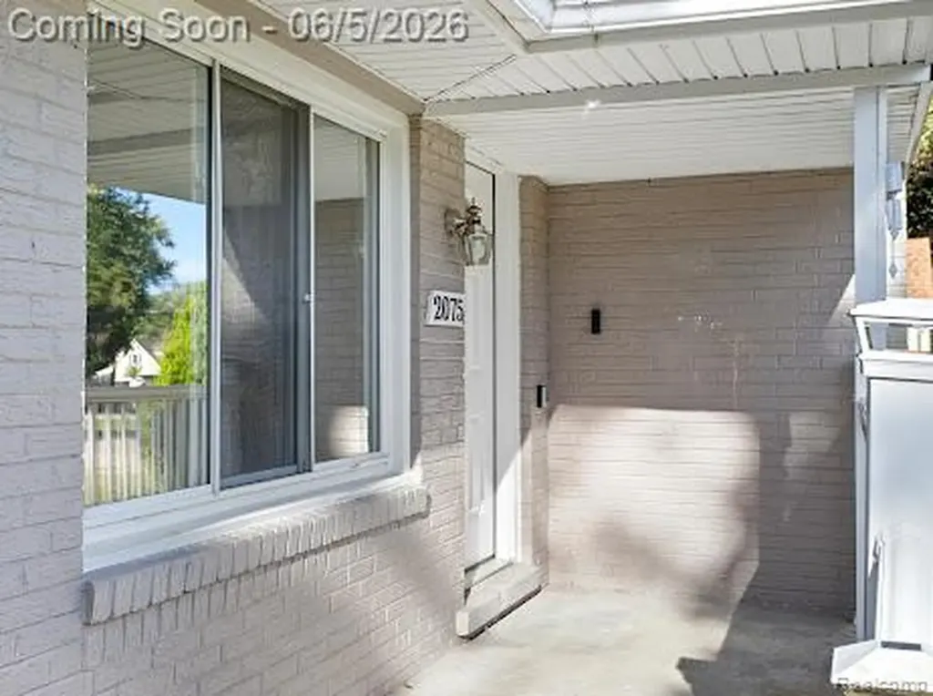 2075 Gulliver Drive Troy City MI 48085