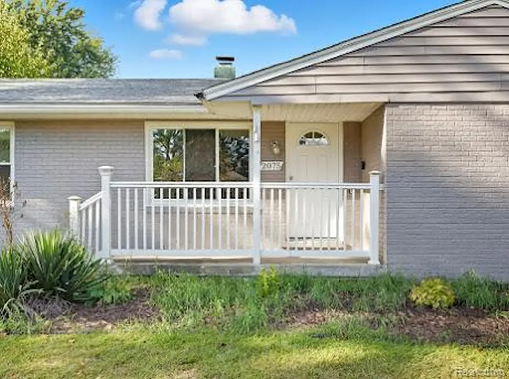 2075 Gulliver Drive Troy City MI 48085