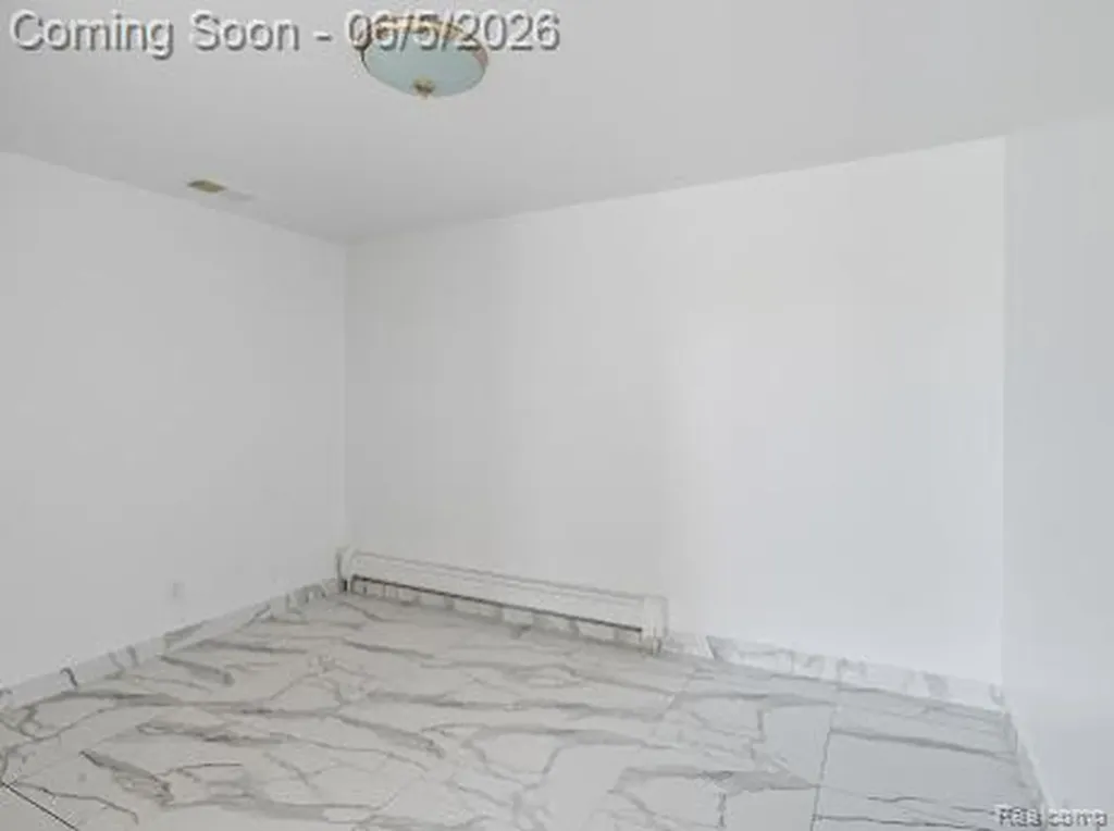 2075 Gulliver Drive Troy City MI 48085