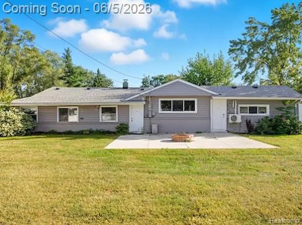 2075 Gulliver Drive Troy City MI 48085