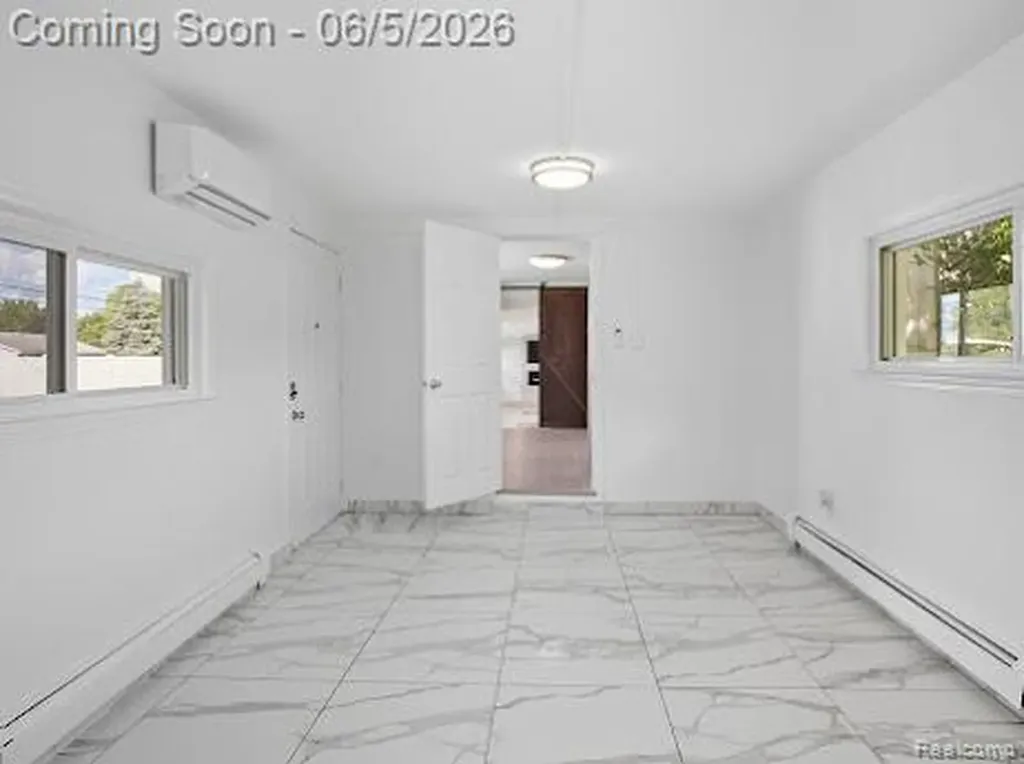 2075 Gulliver Drive Troy City MI 48085