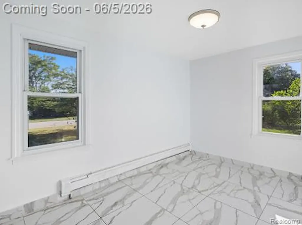 2075 Gulliver Drive Troy City MI 48085