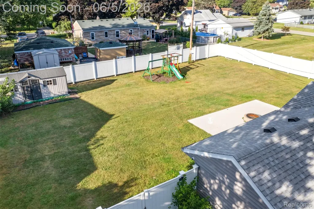2075 Gulliver Drive Troy City MI 48085