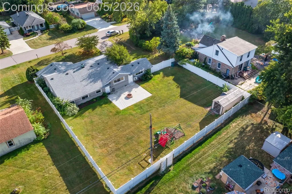 2075 Gulliver Drive Troy City MI 48085