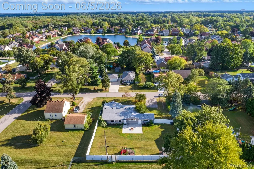 2075 Gulliver Drive Troy City MI 48085